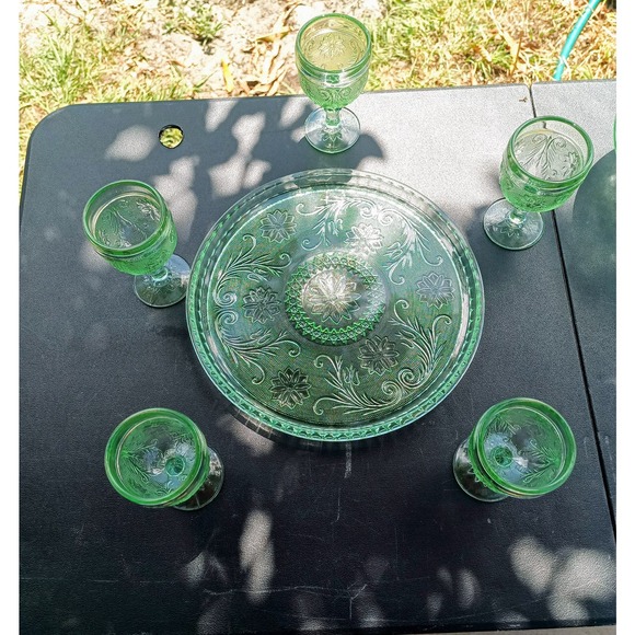 Tiara exclusive Indiana glass green Chantilly serving tray and 5 water goblets - Picture 2 of 6